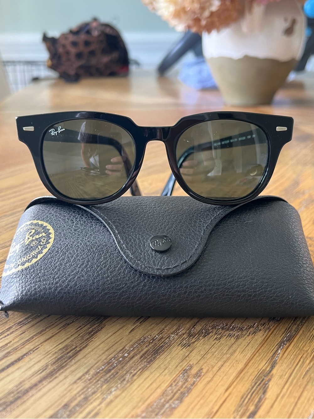 Ray-Ban Meteor Classic Wayfarer Sunglasses in polished black with green lenses